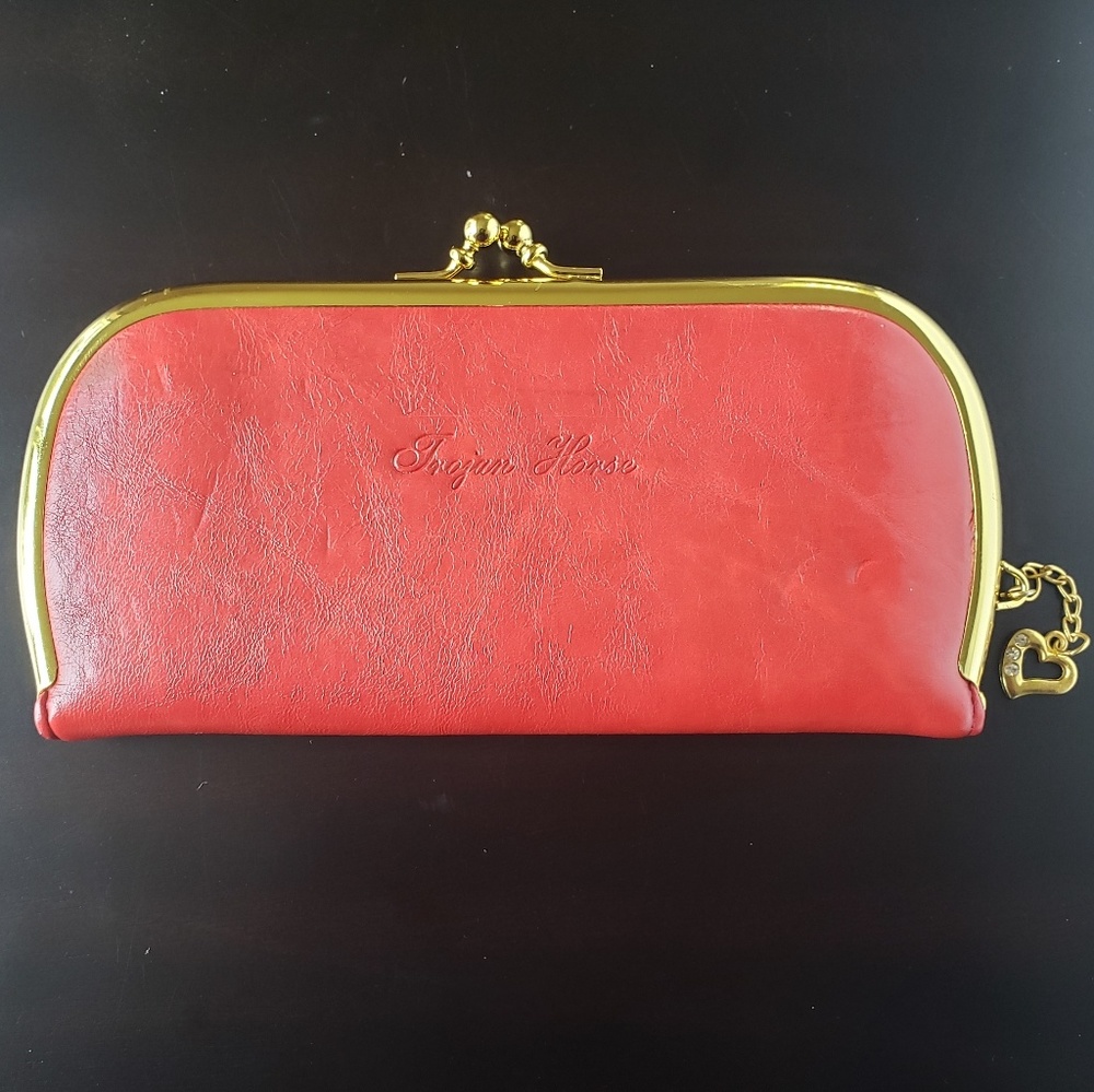 **Red kiss lock wallet with ♥ charm